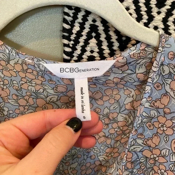 BCBGENERATION FLORAL LINED MINI DRESS 3/4 SLEEVES - Picture 4 of 7